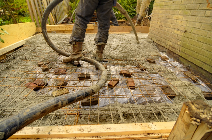 Het storten van de betonnen fundering