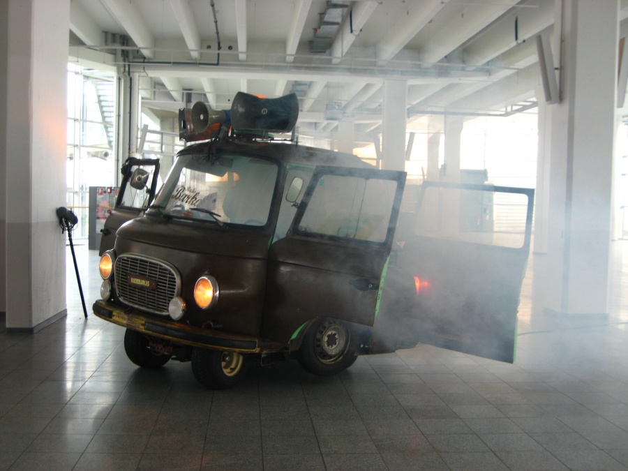 De mobiele studio van Radio Barkas